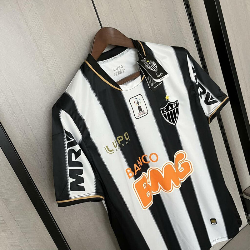 Camisa Retrô Atlético Mineiro 2013 - Masculina (Ronaldinho) - PATCH LIBERTADORES